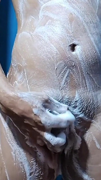Disfrutando del baño desnudo