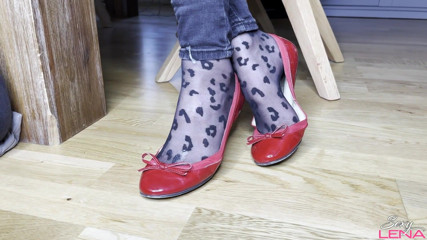 Goddess Lena: Muncrat di kaki nilon balerina