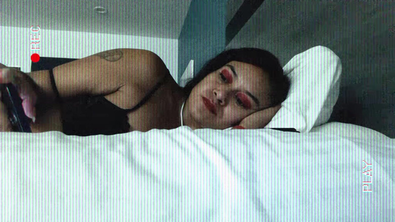 ToXxXiicBarbiie: Banging and Chatting with Viewers on a Live