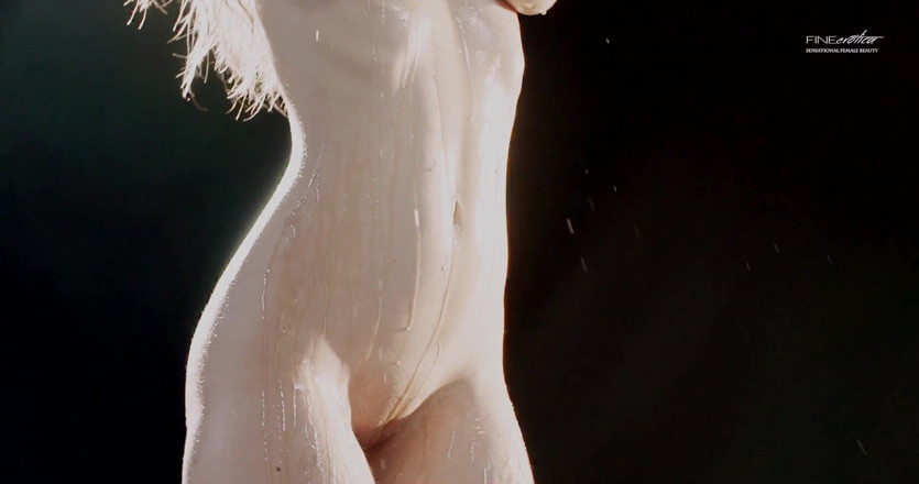 Fine Erotica: Strânge lămâia aia!