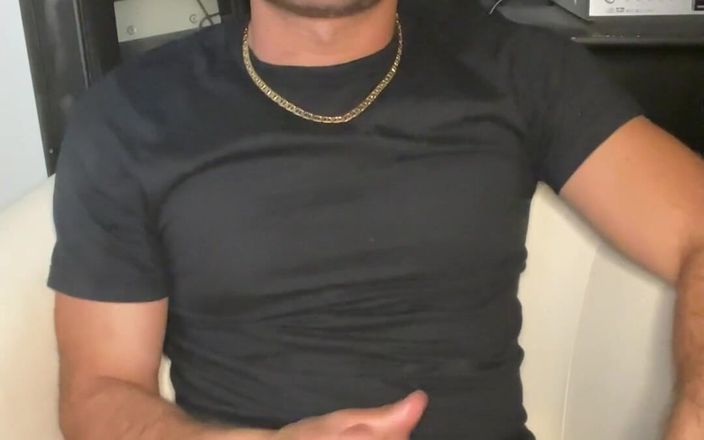 Christian Styles: Vaya, semen en mi camiseta negra