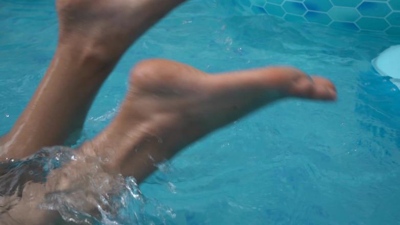 Hidi Heaventoosh: Splashing Water