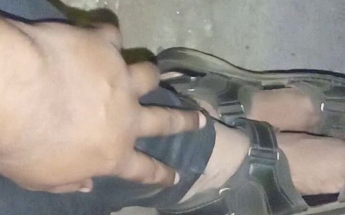 Sweet Indian cock: Venku moje auto na masáži penisu s robertkem kondom