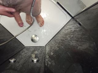 Uhri: Un mec poilu sous la douche à l&#039;hôtel