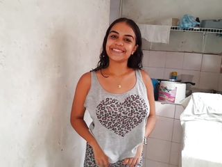 ValentinaHot10: Morena latina adora foder seu meio-irmão na máquina de lavar...