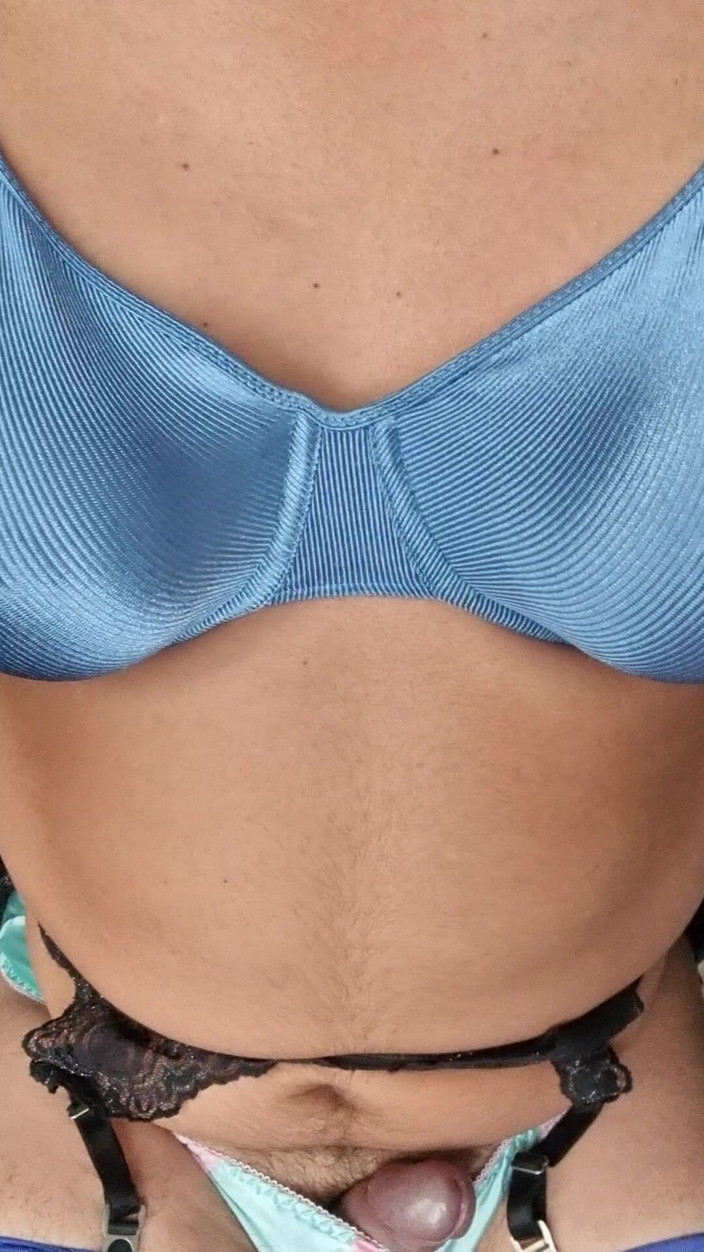 My panties: Çekici Sekreter Bilgisayarda Çalışırken İç Çamaşırını Gösteriyor, Küçük Görünüşü Var