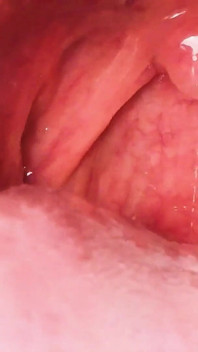 Miệng tôn sùng uvula gần tôi nghẹt thở trên một BBC cứng
