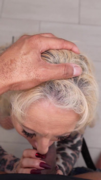 Bionda euro cougar nonna anna interrazziale punto di vista degustazione di sborra pompino