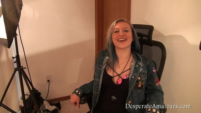 Media Originals: Desperate amateurs birdie quente pequena milf recebe sua buceta apertada...