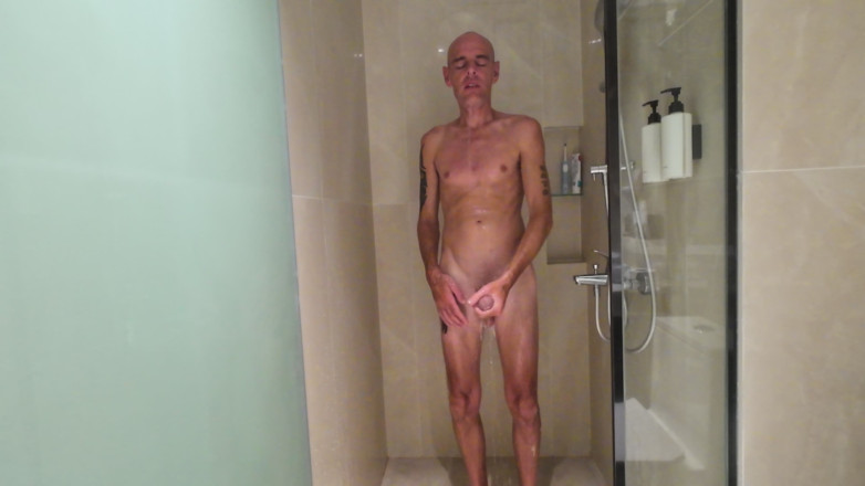 Big dick dadddy: Perv Na Mě, Když Se Sprchuji a Umývám Svého Velkého...