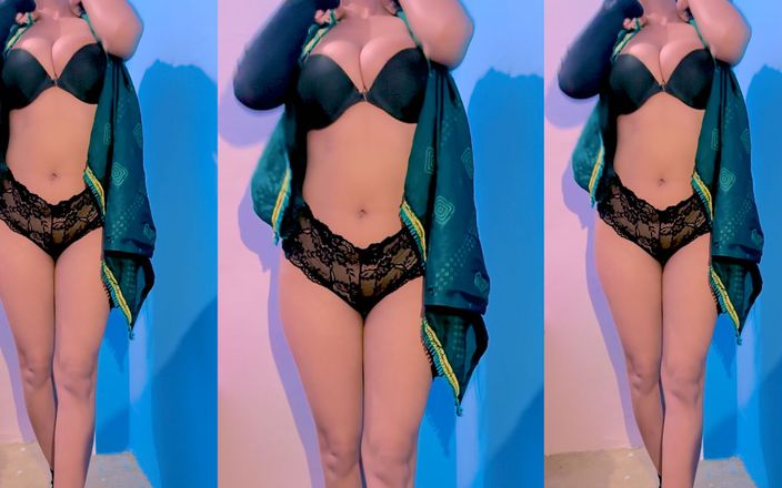 AngelSofia: 新的 18 岁德里女孩展示她的大胸部和她完美的圆屁股与色情动作