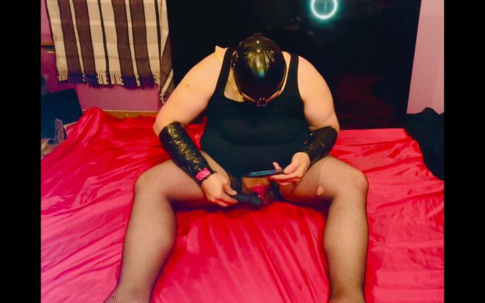 SissyHeartslave: Раб вчиться межувати
