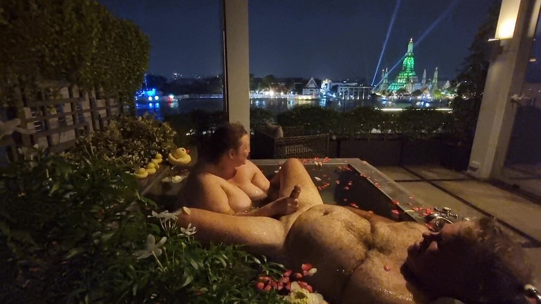 WeAreFukBunnies: Une bite se fait baiser à Bangkok