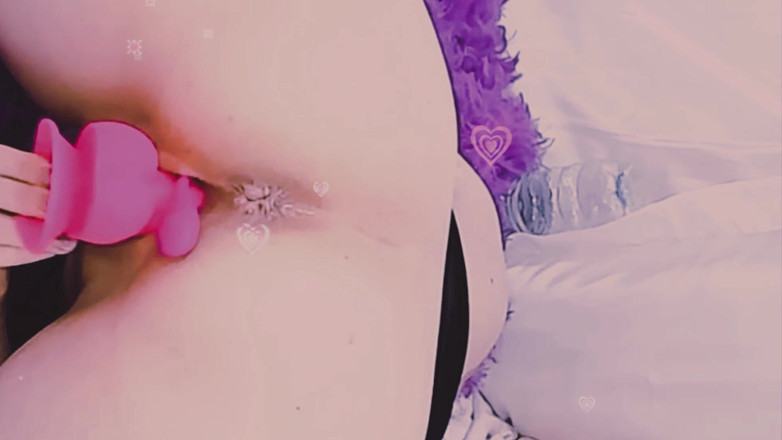 Nicolette69w: Cô ấy chơi với didelot và máy rung của mình cho đến...