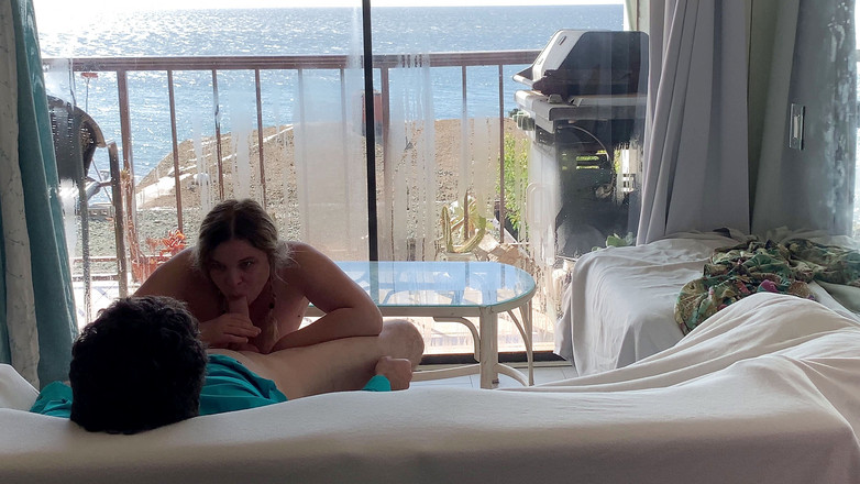 Erin Electra: Bersendirian di rumah dengan ibu tiri