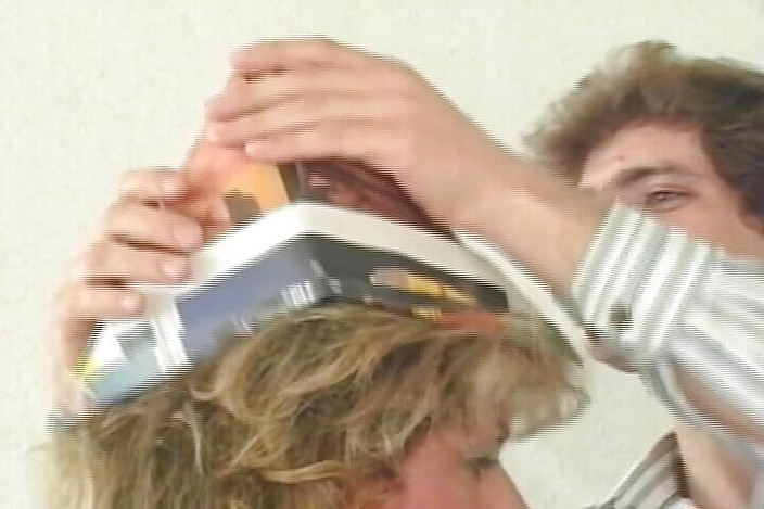 Porno kino: 两个来自德国的饥渴女士最爱她们的男人撒尿