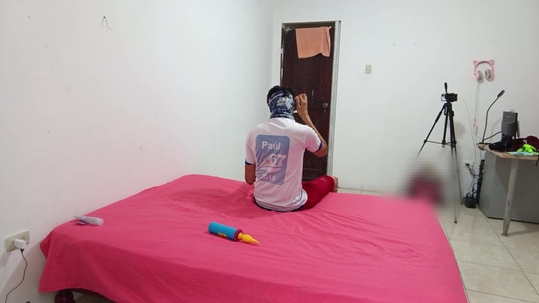 NEGRITA SEXY: Aku lagi asik muasin pantat bahenolku pakai pantat bahenol!