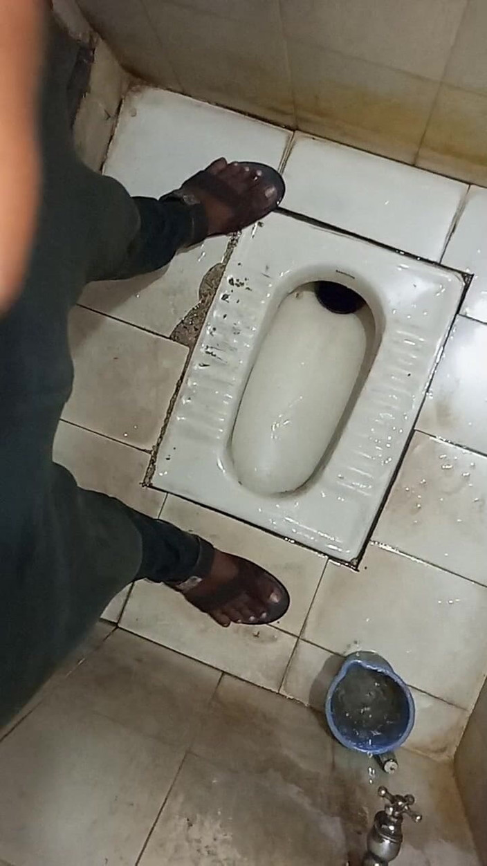 Hungry cliff: Indický kluk v koupelně šuká anál