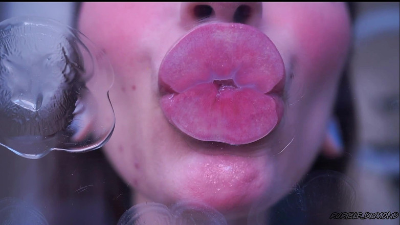 Rarible Diamond: Mokrá lepkavá lipgloss polibek