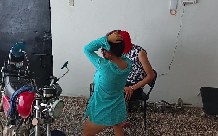 NEGRITA SEXY: I Seduce the Neighbor While He Polishes His Motorcycle