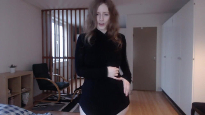 KissMyHips: Cumming in stockings