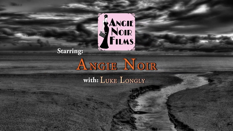 Angie Noir: 継母とアンジー・ノワールを叩く時間