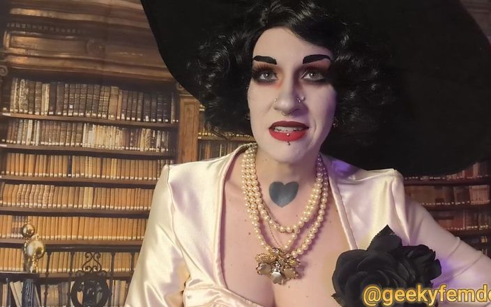 Geeky Femdom: Леди Димитреску перекусил