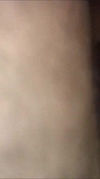 Morena tesuda é fodida por dois caras