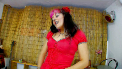 Anal Invasion: 빨간 스타킹과 착색 머리의 섹시한 소녀가 엉덩이 따먹히다