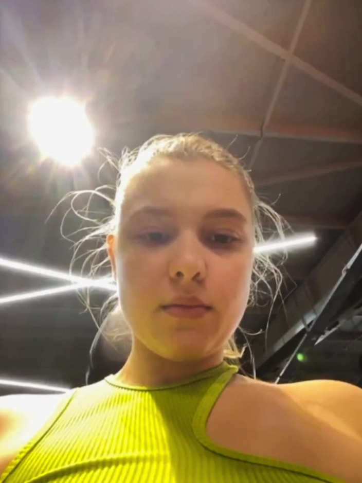 JuiceLussie: Entraînez et masturbez-vous dans la salle de sport