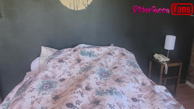 Riderqueen: Con la matrigna a letto