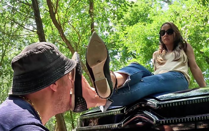 Mistressyammyboots: Lamer mis zapatos punzados