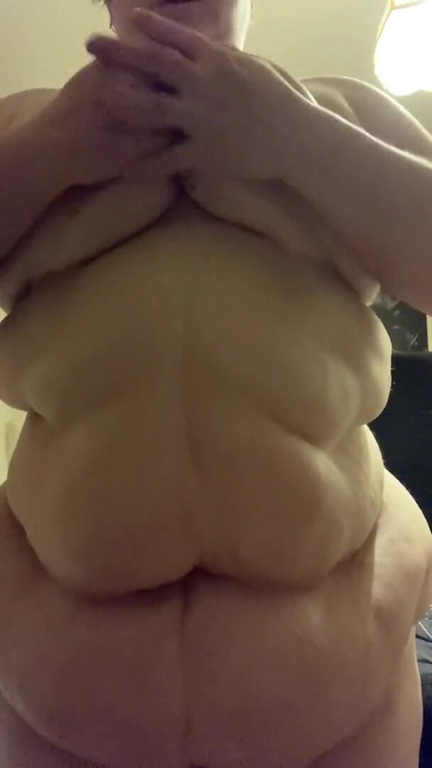 Real homemade BBW BBC porn: Bbwbootyful dirtytalk reibt babyöl auf meine großen massiven möpse