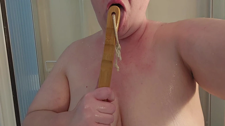 Virgie Blanca: Wet N Wild BBW Cums Using Scrub Brush