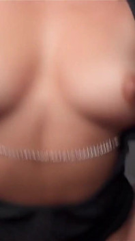 2부 - 내 판타지를 성취하고 친구의 남자를 따먹어 - 내 엉덩이를 가지고 노는 것으로 시작하고 열정적인 섹스로 끝냈어 - Ama