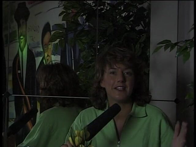 Lucky Cooch: Tio rasgado y una chica sexy en la entrevista