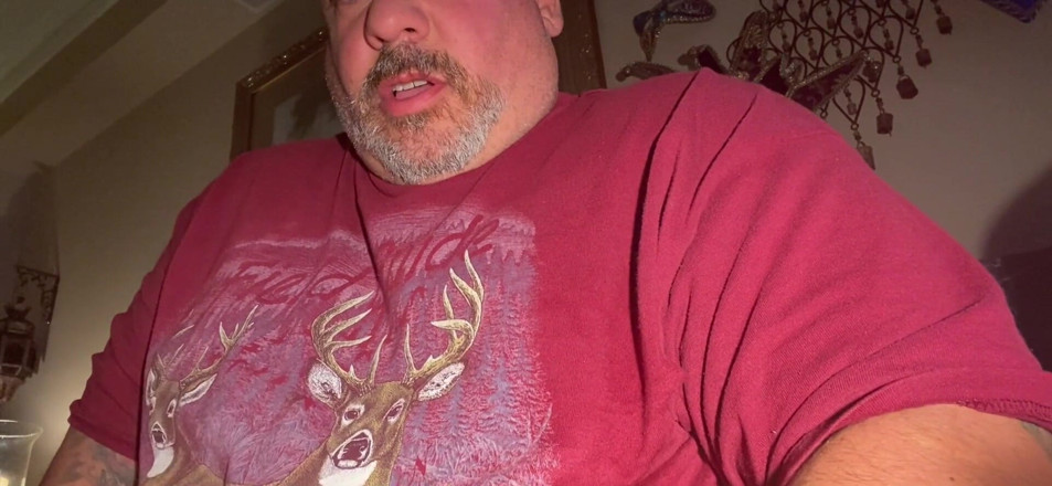 Hand-Free-Daddy-Chub: Fat gym coach has huge cumshots all over