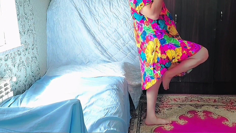 Kitty_Cross: Bootylicious crossdresser: goyangin pantat montokku dengan gaya yang nikmat!
