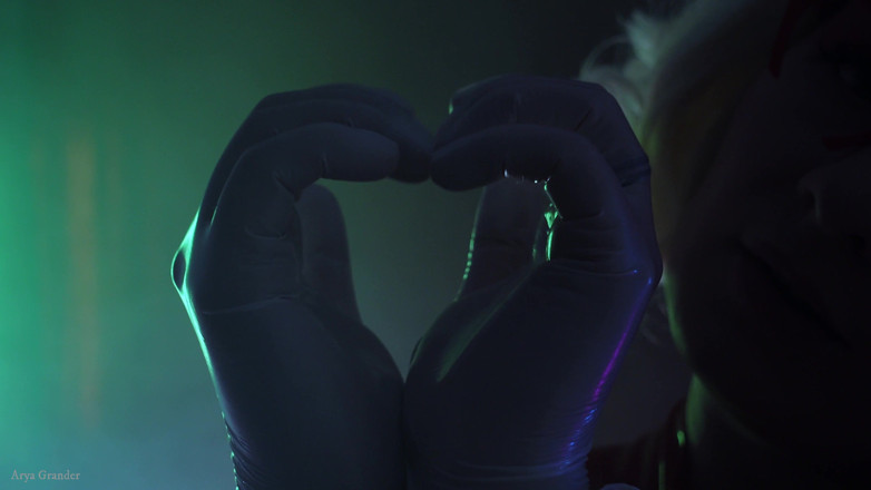 Arya Grander: Medical gloves ASMR video (Arya Grander)