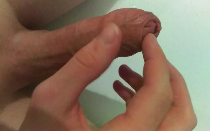 Dinar: Tânăra mea pulă uriașă stropește porții uriașe de spermă albă...