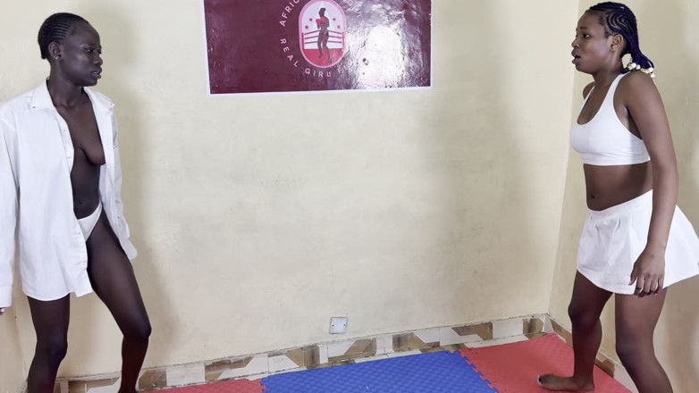 African Catfights: Nicca vs samantha lotta di grugnio