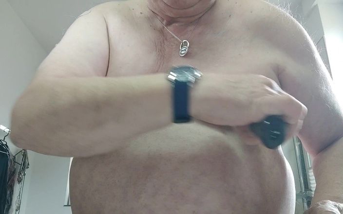 Karlchengeil: Tits! Luôn luôn vú!