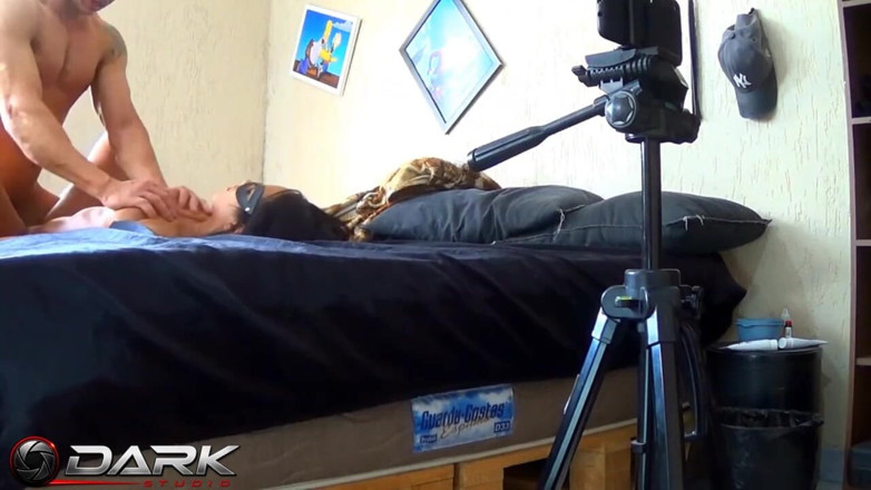 Carlos-Simoes: Camera gefilmd: een mooie, sexy brunette heeft seks met haar...