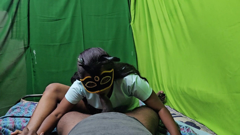 Tamilnilavu: Isteri Tamil blowjob kepada kawan suami