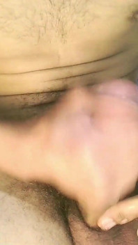 Zlobivý chlap, co chce dojit zadek!