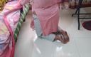 Aria Mia: Schwiegermutter bleibt beim putzen unter dem bett stecken