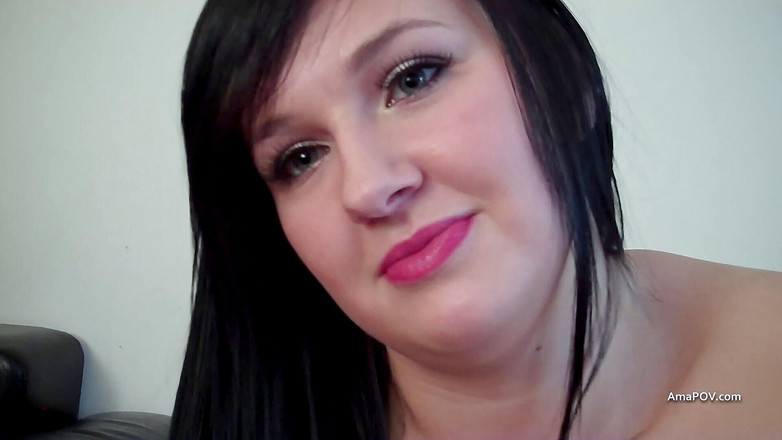 AmaPOV: Hezká Holly Adams mi dovoluje cítit ji, než mě honí...