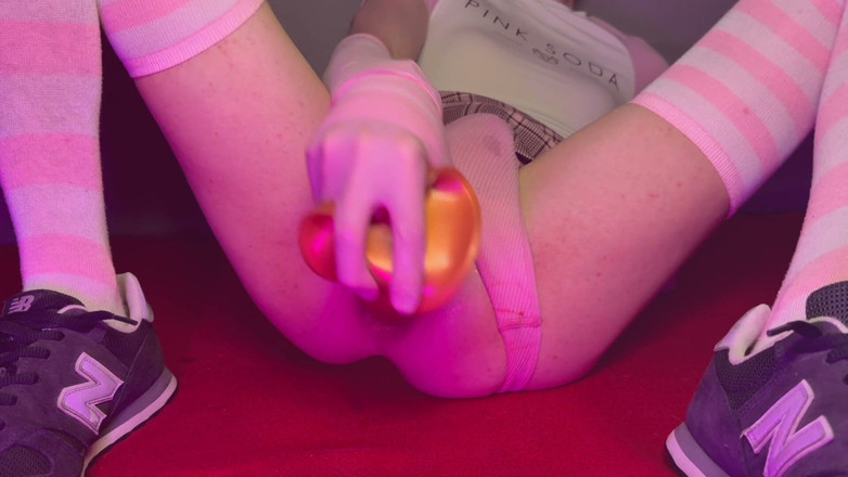 Horny Anal Play: Femboyův Hladový zadek polyká velké kolíky - Pomocí mrdky jako fisting...