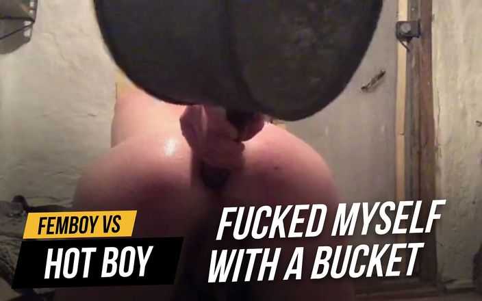 Femboy vs hot boy: Трахнул себя ведром в ванне!