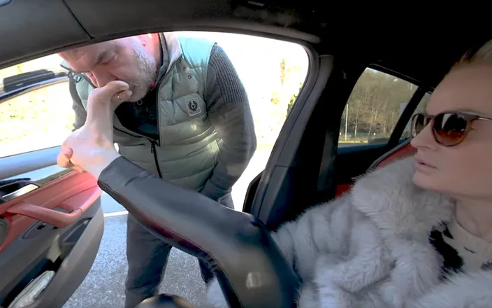 Sabdeluxe VR: Honění nohou v autě